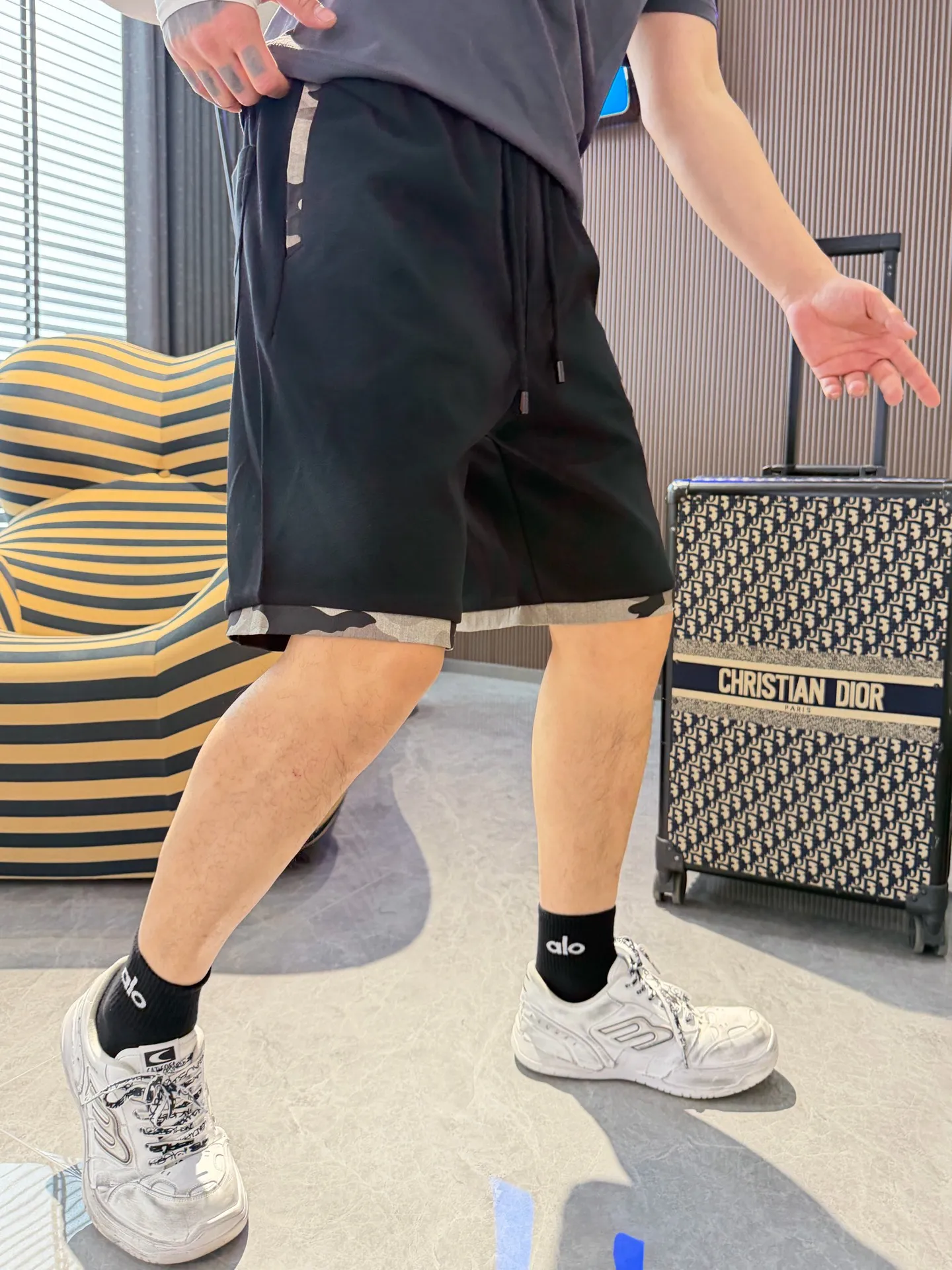 Balenciaga's three-standard complete 2026 summer New Arrival men's casual shorts, advanced custom-made Breathable fabric, Breathable fabric, extremely stretchy and comfortable, impeccable details, top-grade accessories, original logo design concept, delicate and soft feel! The upper body fit is awesome! Size: M-XXXL Please state your height and weight when ordering